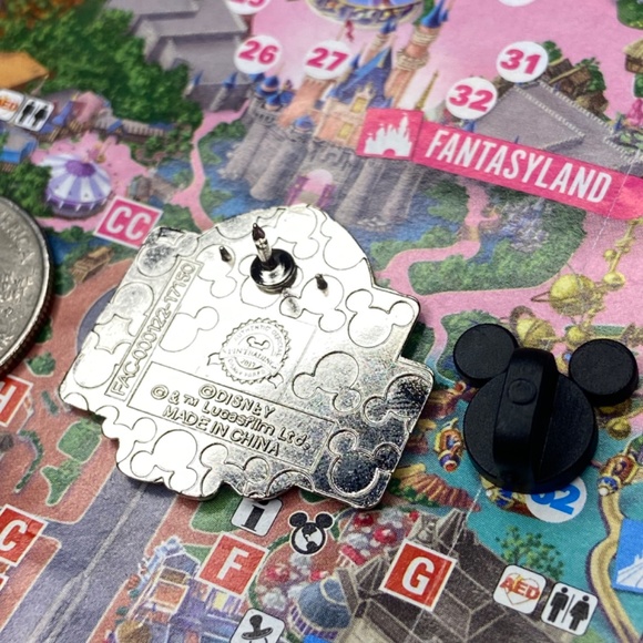 Disney Star Wars Darth Vader lightsaber Cutie Booster 2017 Pin Trading E… - Picture 4 of 4